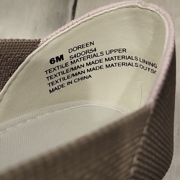 J SPORT flats,size 6 - Picture 3 of 7